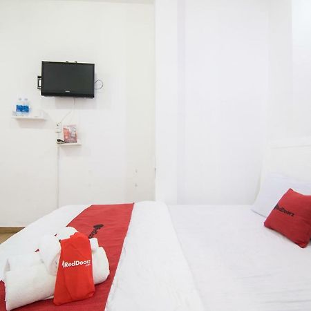 Reddoorz Plus Near Tan Dinh Market Ho Chi Minh-staden Exteriör bild